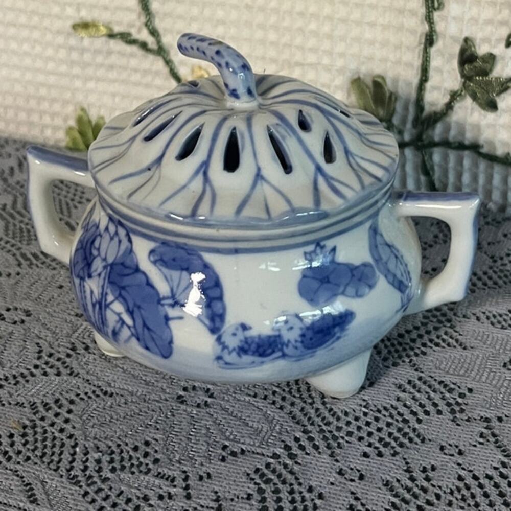 Enesco 1988 Blue White Porcelain Lotus Leaf Pierced Lid Covered Jar Pot
